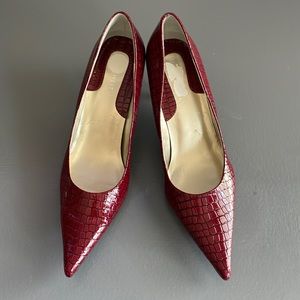 Nine West Red Wine Croc Embossed Pointed Toe Medium Heel Pumps size 10